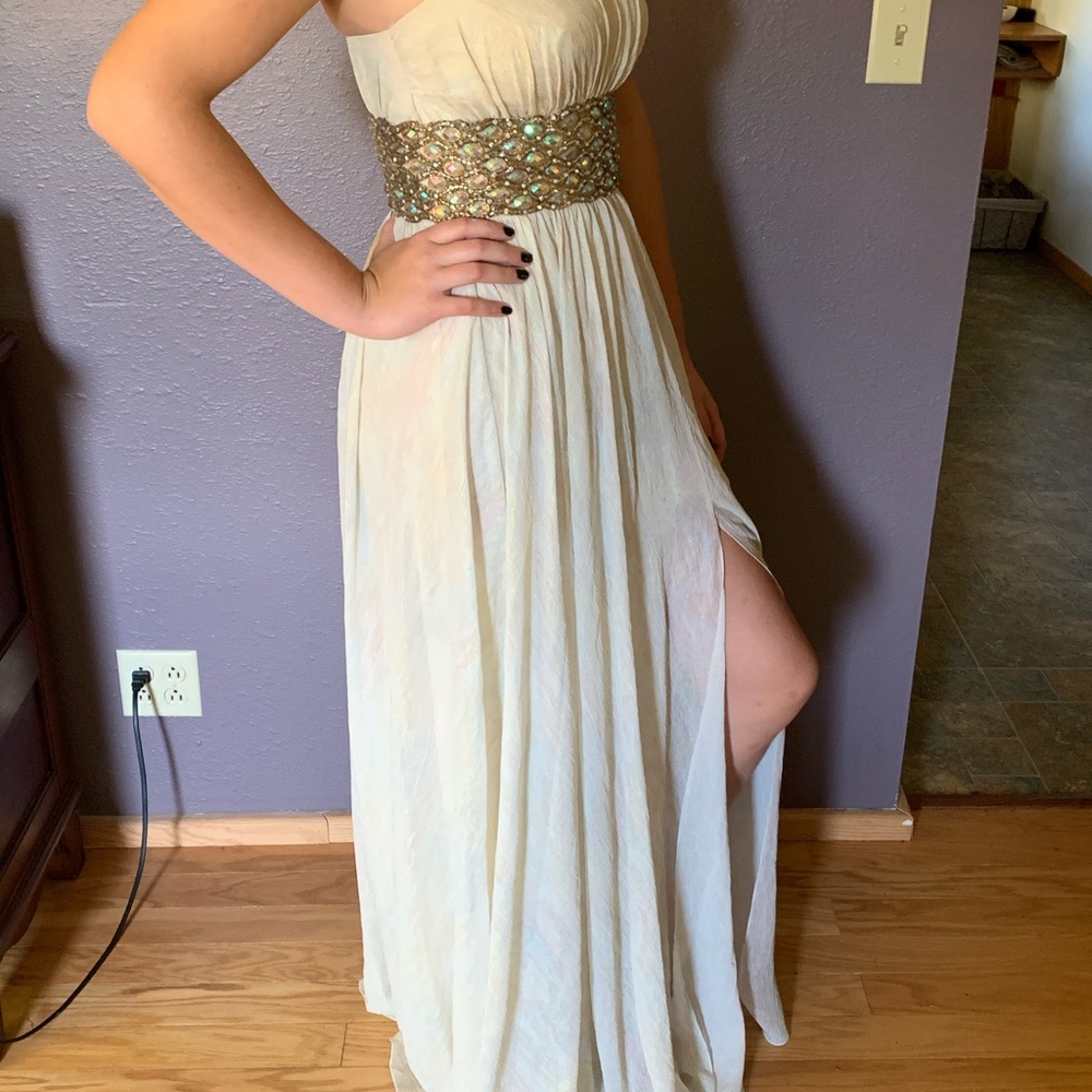 Strapless formal dress